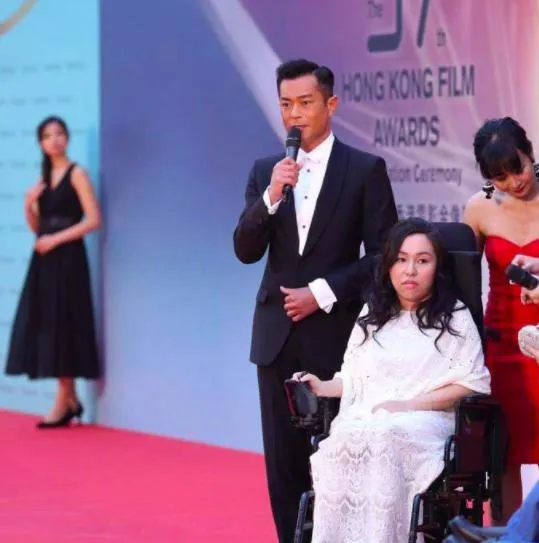 第37届香港电影金像奖红毯，同行大使